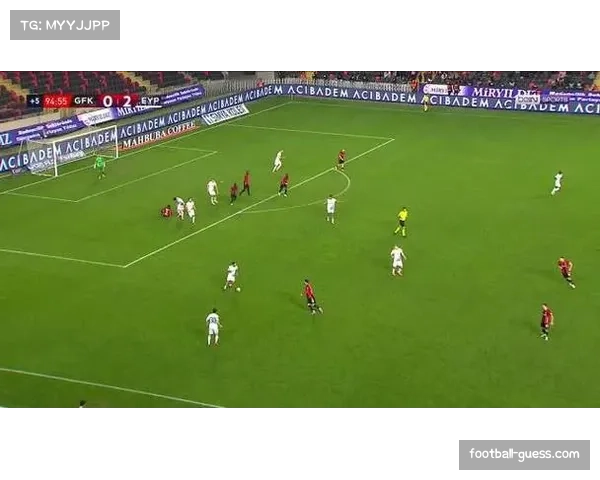 土超赛场现罕见进球 博阿滕趁冲突打空门引裁判争议