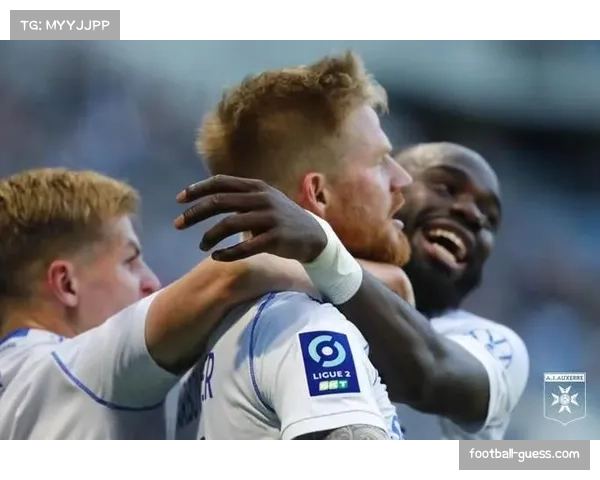 欧塞尔西纳约科与纳马索领衔锋线 四人轮换班底打磨反击配合 欧塞尔西纳约科与纳马索领衔锋线 四人轮换班底打磨反击配合